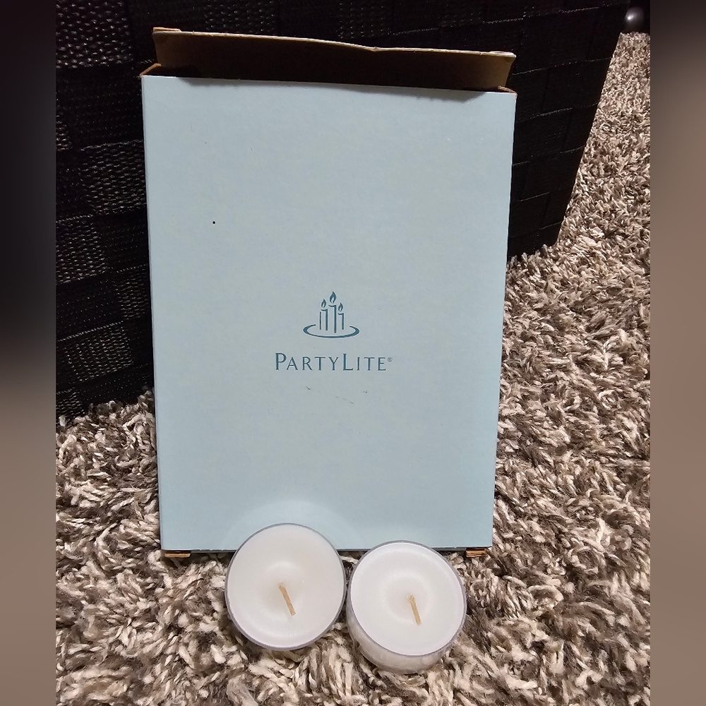 PartyLite - Universal Tealight in Coconut